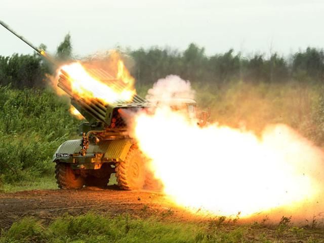 Боевики обстреливают Луганск с "Градов", повреждено школу и общежитие, — Селезнев Боевики обстреливают Луганск с "Градов", повреждено школу и общежитие, — Селезнев