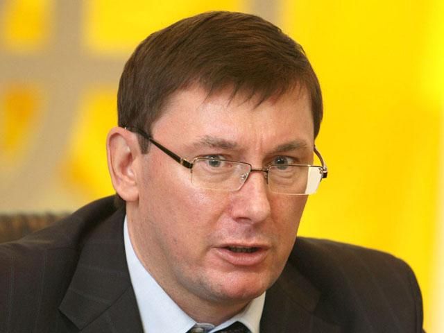 С Украины сняли эмбарго на поставку высокоточного оружия, — Луценко