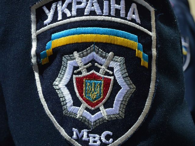 Учора в Луганську терористи викрали 5 міліцейських авто Учора в Луганську терористи викрали 5 міліцейських авто