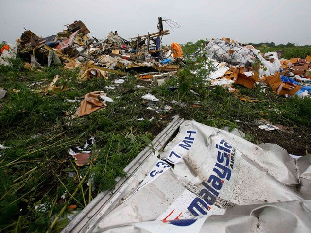Знайдено 282 тіла на місці катастрофи малайзійського авіалайнера, — Мінрегіонбуд