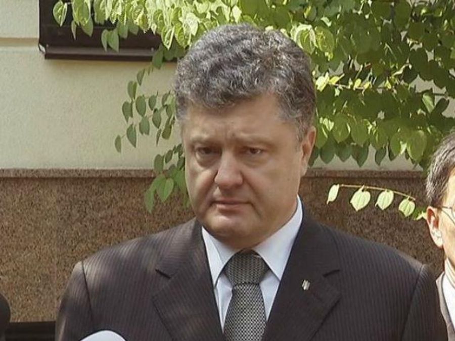 Такого поводження з тілами загиблих внаслідок аварії немає в світовій історії, — Порошенко