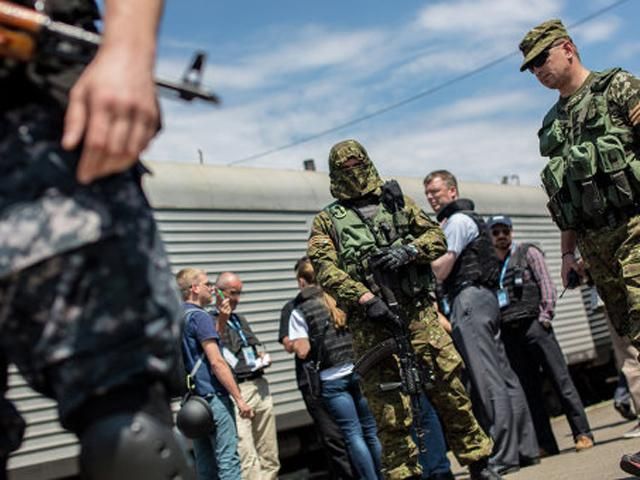 Потяг з тілами жертв авіакатастрофи Boeing 777 вирушив з Тореза, — ЗМІ Потяг з тілами жертв авіакатастрофи Boeing 777 вирушив з Тореза, — ЗМІ