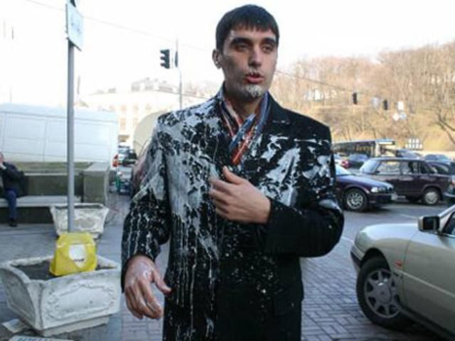 Драка в Раде. Левченко удалили из ВР на три сессионных заседания Драка в Раде. Левченко удалили из ВР на три сессионных заседания