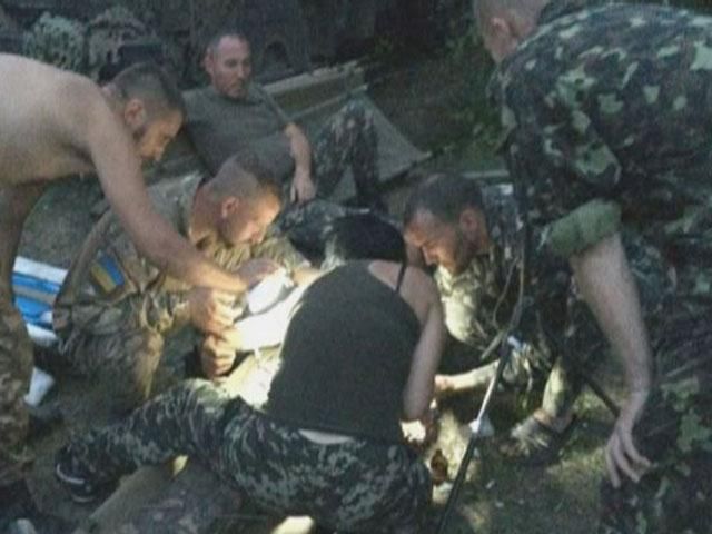 Десантники вырвались из окружения террористов и вывезли 75 раненых Десантники вырвались из окружения террористов и вывезли 75 раненых