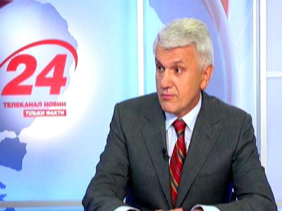 Журналістка змусила понервувати Литвина в прямому ефірі (Відео) Журналістка змусила понервувати Литвина в прямому ефірі (Відео)