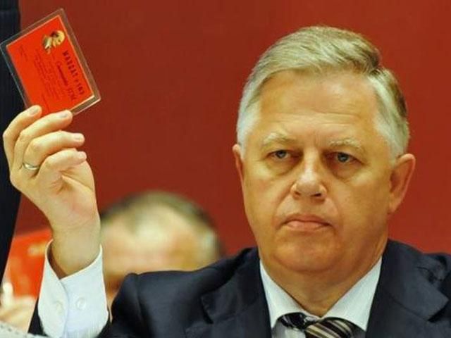 Симоненко избили, а Турчинов пообещал распустить фракцию КПУ уже завтра (Видео) Симоненко избили, а Турчинов пообещал распустить фракцию КПУ уже завтра (Видео)