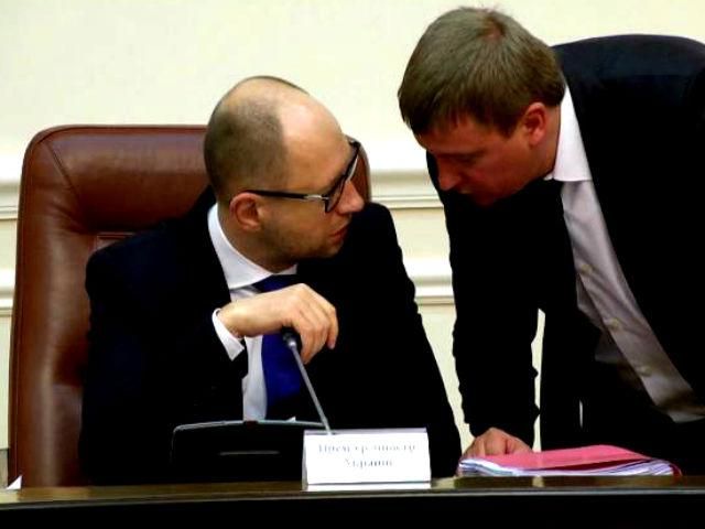 Яценюк доручив готувати економіку до роботи в умовах мобілізації