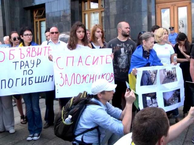 Луганчани вимагали в Президента не допустити в регіоні гуманітарної катастрофи