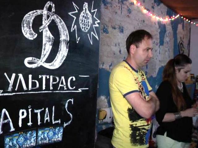 "Динамо" закупил бронежилеты и рации для свои ультрас в зоне АТО "Динамо" закупил бронежилеты и рации для свои ультрас в зоне АТО