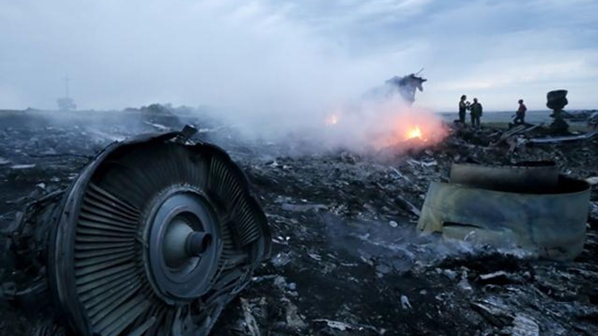 Первый самолет с останками погибших при крушении Boeing вылетел в Нидерланды Первый самолет с останками погибших при крушении Boeing вылетел в Нидерланды