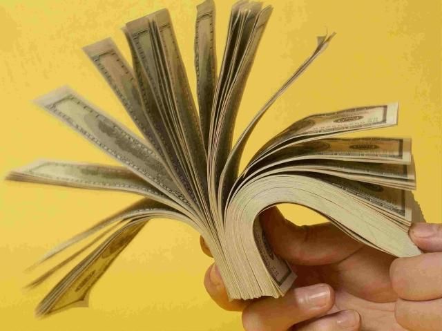 Долар та євро подешевшали — курси валют на 23 липня Долар та євро подешевшали — курси валют на 23 липня