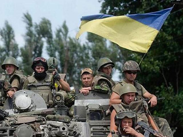 Над местными администрациями Карловки, Нетайлово, Первомайского подняли украинский флаг