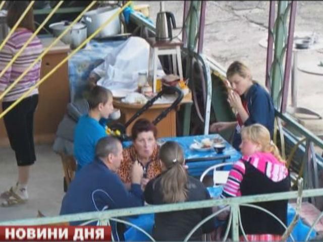 ООН заявляє про більше 80 тисяч переселенців з Донбасу в інші регіони України ООН заявляє про більше 80 тисяч переселенців з Донбасу в інші регіони України