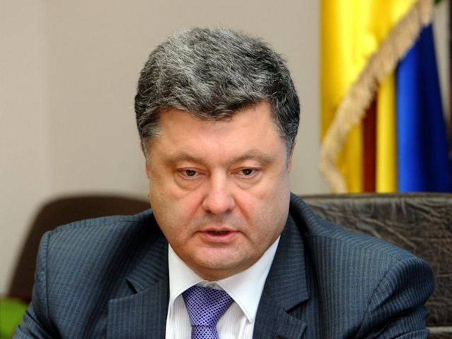 Терористи не припиняють злочинні дії навіть після катастрофи Boeing, — Порошенко