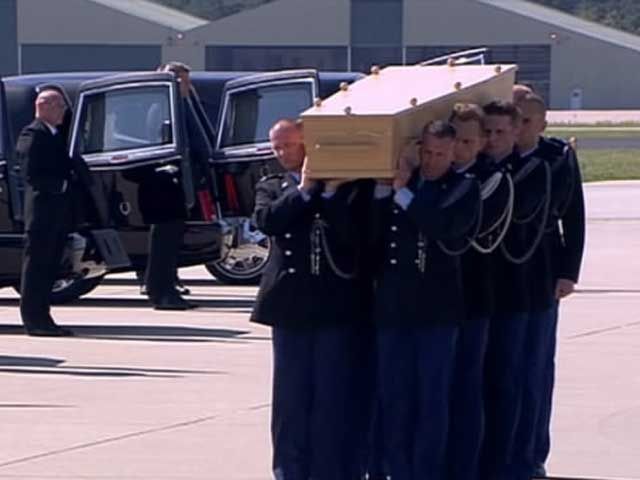 У Нідерланди прибули два літаки із тілами загиблих пасажирів MH17 У Нідерланди прибули два літаки із тілами загиблих пасажирів MH17