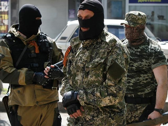 В Алчевську місцеві жителі попросили терористів покинути місто В Алчевську місцеві жителі попросили терористів покинути місто