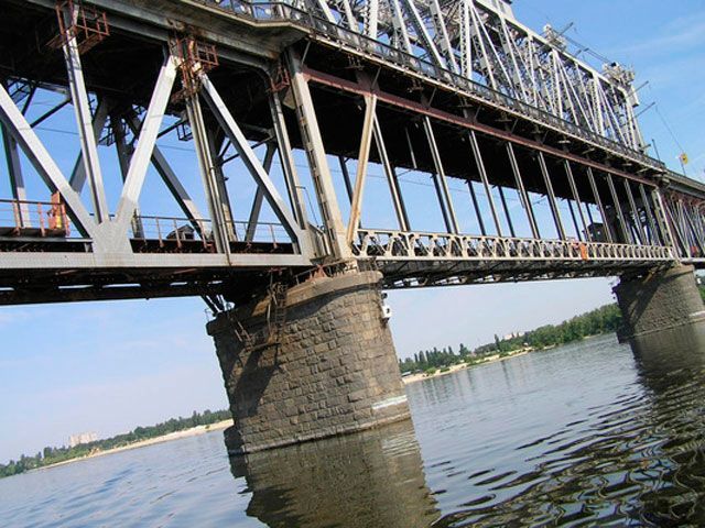 Військові запобігли підриву Крюківського моста на Полтавщині