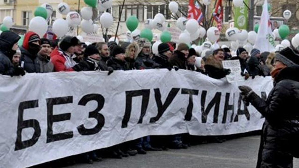 Удальцов и Развозжаев признаны виновными в организации массовых беспорядков на Болотной площади