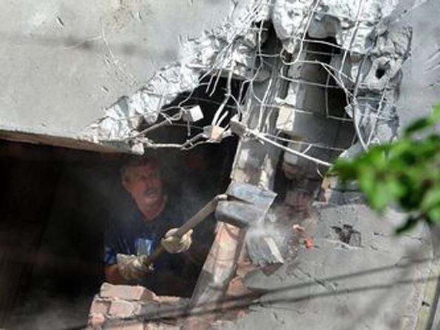 В Донецке повреждено 11 жилых домов в результате артобстрела, бои продолжаются