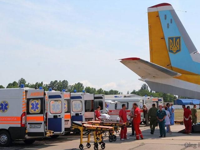 Українських військових, які прилетіли з Ростова-на-Дону, доставили в одеський шпиталь Українських військових, які прилетіли з Ростова-на-Дону, доставили в одеський шпиталь