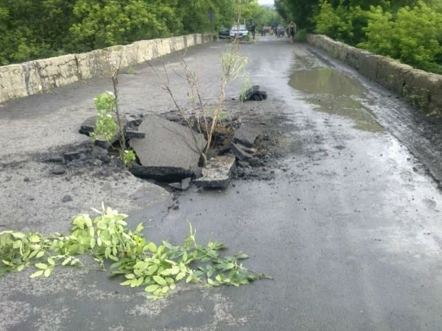 Ремонт дорог на востоке Украины обойдется в 1,8 млрд грн Ремонт дорог на востоке Украины обойдется в 1,8 млрд грн