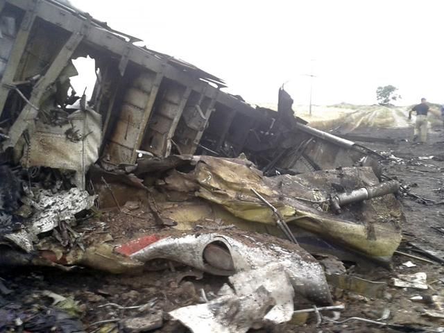 Порошенко передаст полициии Голландии спутниковые снимки с места падения Boeing-777 Порошенко передаст полициии Голландии спутниковые снимки с места падения Boeing-777