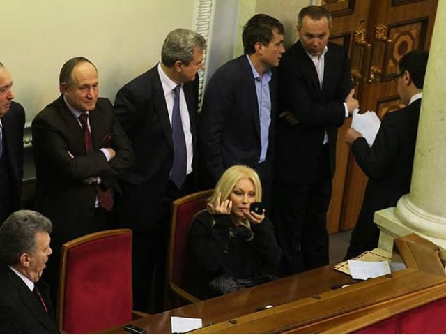 У Раді Ляшко запитав Повалій, чого вона їздить співати до Росії (Відео) У Раді Ляшко запитав Повалій, чого вона їздить співати до Росії (Відео)