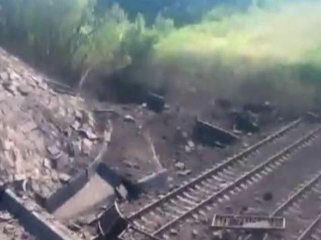 Террористы снова взорвали несколько мостов на Донбассе