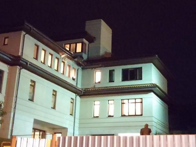 Будинок мера Львова обстріляли з гранатомета (Фото, Відео) Будинок мера Львова обстріляли з гранатомета (Фото, Відео)