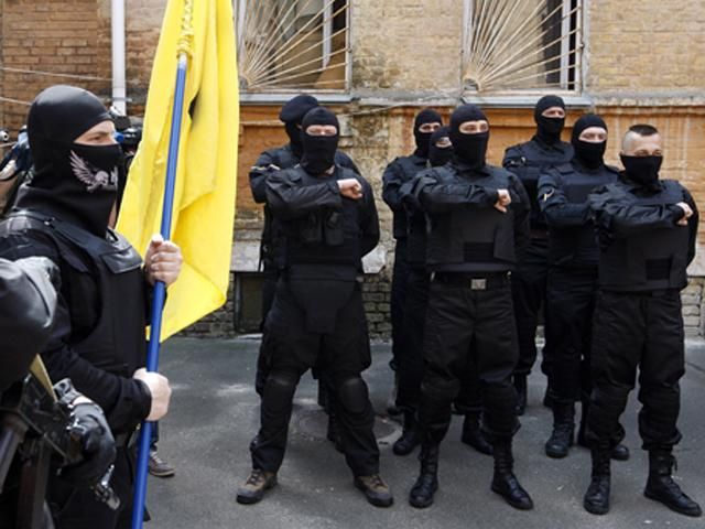 Батальон "Азов" задержал кавказских террористов из Луганска (Видео) Батальон "Азов" задержал кавказских террористов из Луганска (Видео)