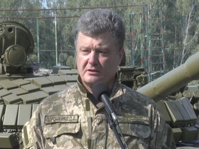 За декілька тижнів нам вдалося створити українську армію, — Порошенко