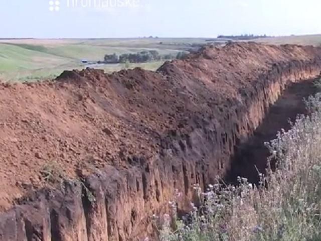 Харьковская область отгораживается от России 4-метровым рвом (Видео)