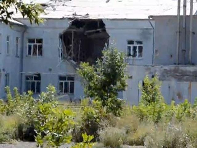 Жителі Лисичанська постійно повідомляють саперам про знайдені в місті міни (Відео) Жителі Лисичанська постійно повідомляють саперам про знайдені в місті міни (Відео)