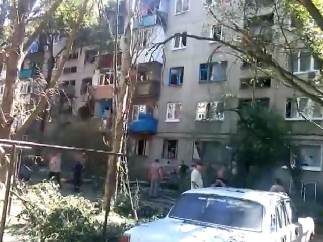 Авдеевку боевики обстреляли из "Града" (Видео) Авдеевку боевики обстреляли из "Града" (Видео)