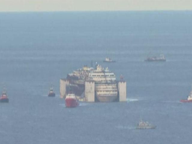 Лайнер "Costa Concordia" відбуксирували в порт Генуї Лайнер "Costa Concordia" відбуксирували в порт Генуї