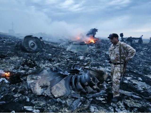 Терористи обстрілюють місце падіння Boeing 777, — РНБО 