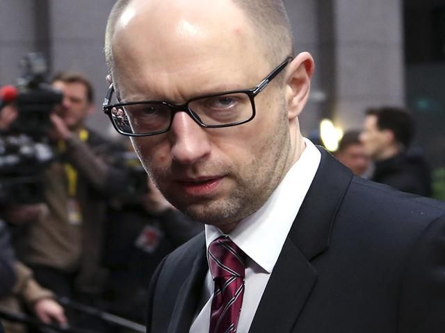 Яценюк говорит, что профинансирует армию даже без закона Яценюк говорит, что профинансирует армию даже без закона