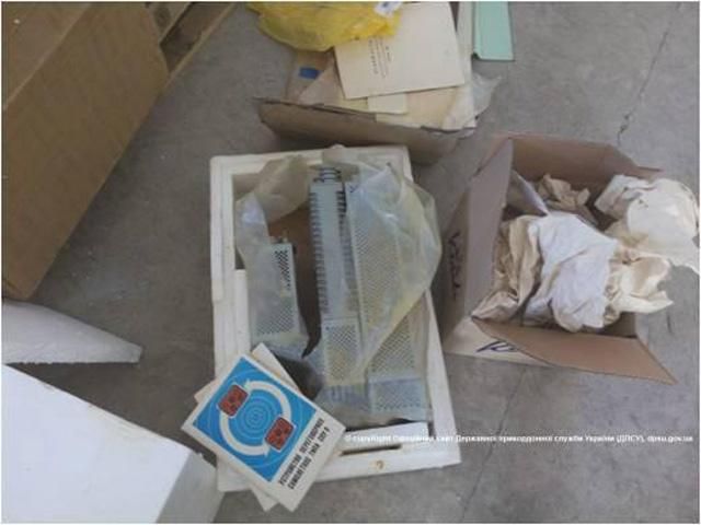 Прикордонники затримали вантажівку, яка з Криму перевозила переговорні пристрої для літаків Прикордонники затримали вантажівку, яка з Криму перевозила переговорні пристрої для літаків