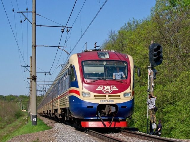 Укрзалізниця безкоштовно перевозитиме пасажирів із зони АТО