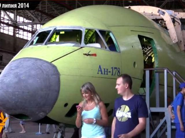   "Антонов" презентував новий транспортний літак АН-178 (Відео)