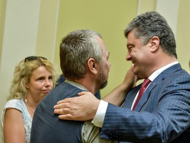 У полоні бойовиків перебуває 151 заручник, — Порошенко У полоні бойовиків перебуває 151 заручник, — Порошенко