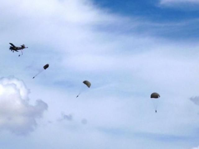 Террористы сбили украинский самолет над Харцызском, — СМИ Террористы сбили украинский самолет над Харцызском, — СМИ