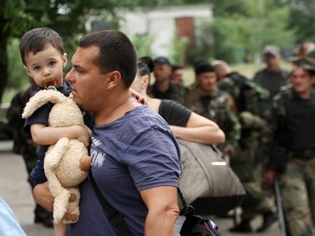 Еврокомиссия намерена выделить средства для обустройства переселенцев из Крыма и Донбасса Еврокомиссия намерена выделить средства для обустройства переселенцев из Крыма и Донбасса