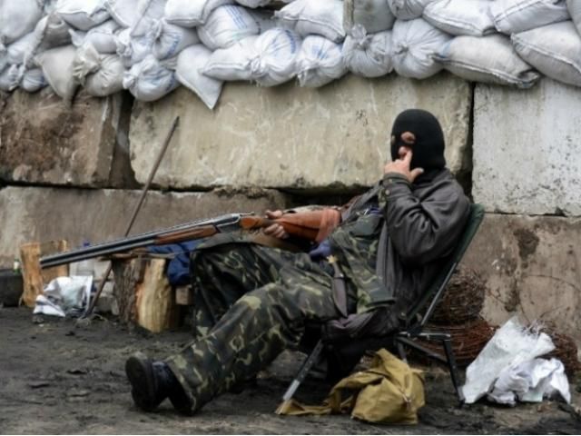 Бойовики створюють казарми у навчальних закладах Донеччини Бойовики створюють казарми у навчальних закладах Донеччини