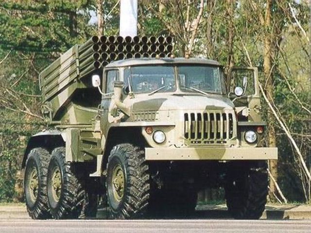 Терористи усю ніч обстрілювали південь Луганщини із "Градів", танків і гаубиць Терористи усю ніч обстрілювали південь Луганщини із "Градів", танків і гаубиць