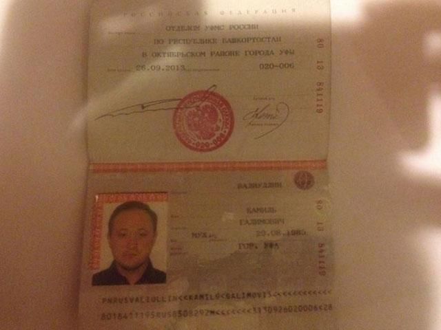 Военные задержали россиянина, который перевозил оружие в "скорой" (Видео) Военные задержали россиянина, который перевозил оружие в "скорой" (Видео)