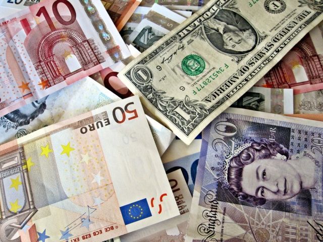 Долар та євро зростають — курси валют на 31 липня