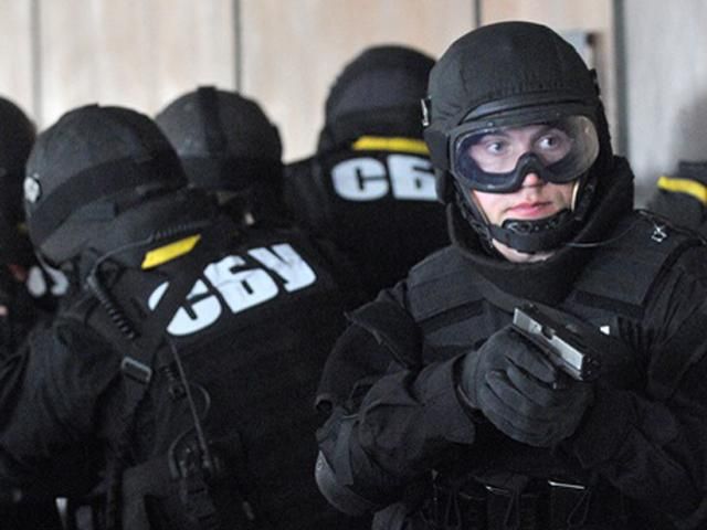 СБУ затримала міліціонера, який допомагав терористам в зоні АТО СБУ затримала міліціонера, який допомагав терористам в зоні АТО