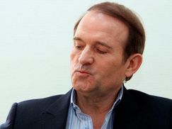 Медведчук подав у суд на Парубія (Документ)