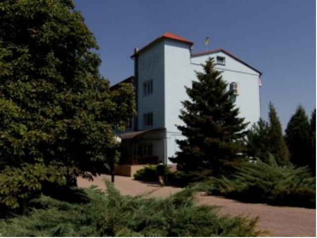 Бійці батальйону "Азов" перетворили дачу Януковича на казарму (Фото) Бійці батальйону "Азов" перетворили дачу Януковича на казарму (Фото)